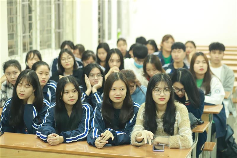 Lắng nghe ý kiến Đoàn viên, sinh viên nhằm nâng cao chất lượng các hoạt động ngoại khóa của khoa Đông phương học