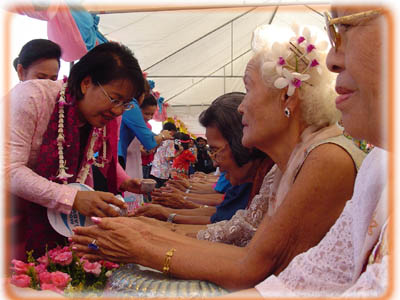 [Tóm tắt báo cáo] Già hóa dân số và chính sách cho người cao tuổi ở Thái Lan từ năm 2000 đến 2013