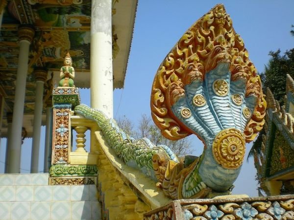 [Báo cáo NCKHSV] Từ hình tượng rắn trong văn hóa đến hình tượng rắn thần trong nghệ thuật kiến trúc Phật giáo Thái Lan 